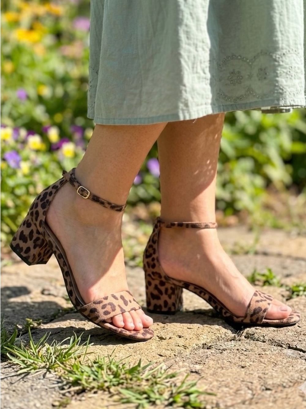 Amazon Essentials Leopard Print Ankle Strappy 2” Block Heel Sandals Suede Sz 8.5